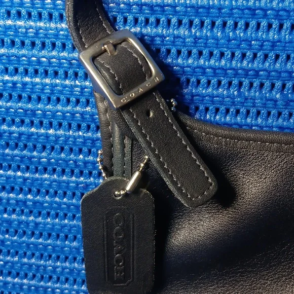 Coach - Picture 2 of 7